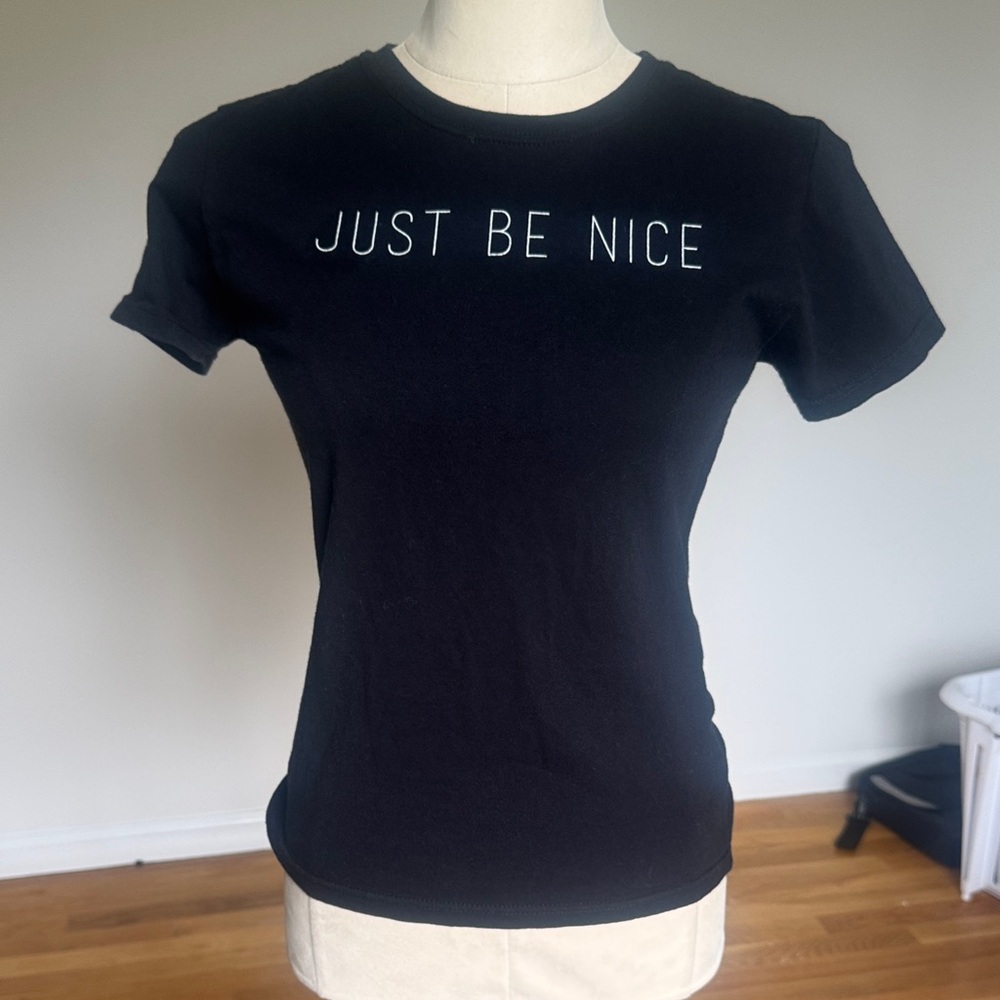 Yazbek Ella Just Be Nice Black Graphic Tee 💯 cotton
